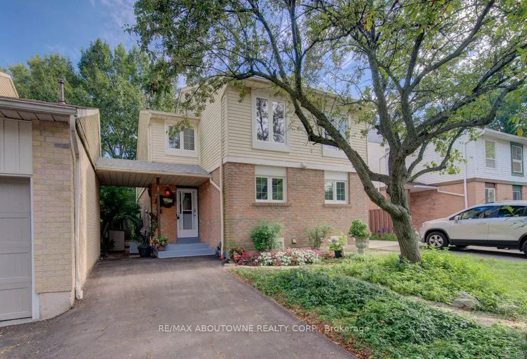 1012 Elizabeth Place, Oakville