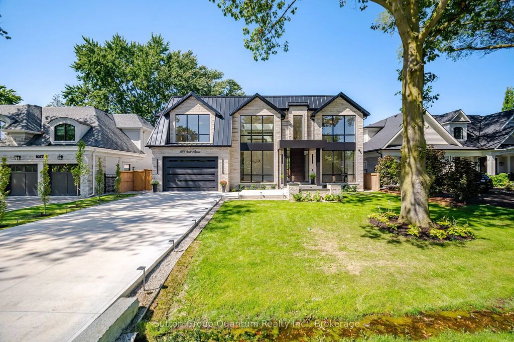 1071 Scott Avenue N, Oakville