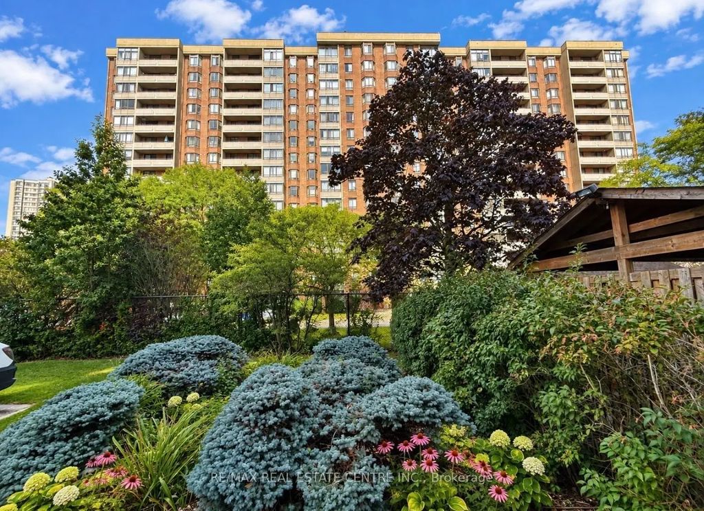 5 Lisa Street 910, Brampton