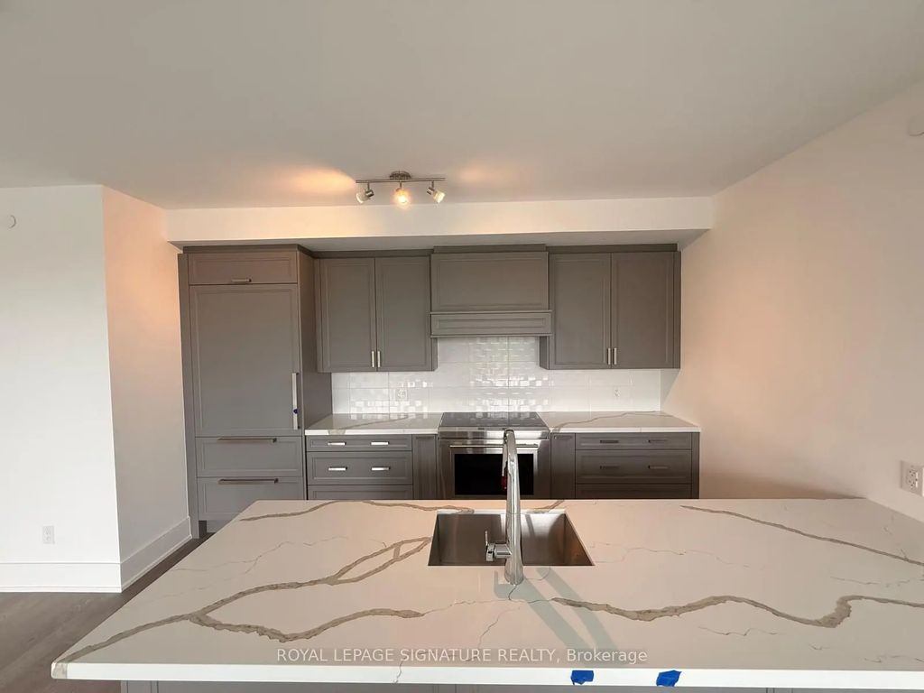2452 Bloor Street W 321, Toronto W02