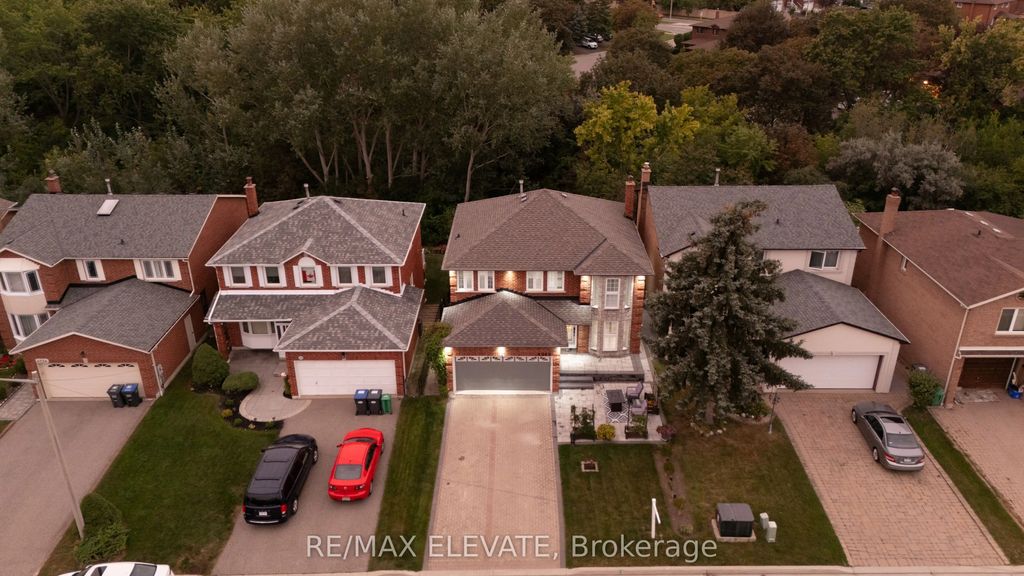 4242 Petersburg Crescent, Mississauga