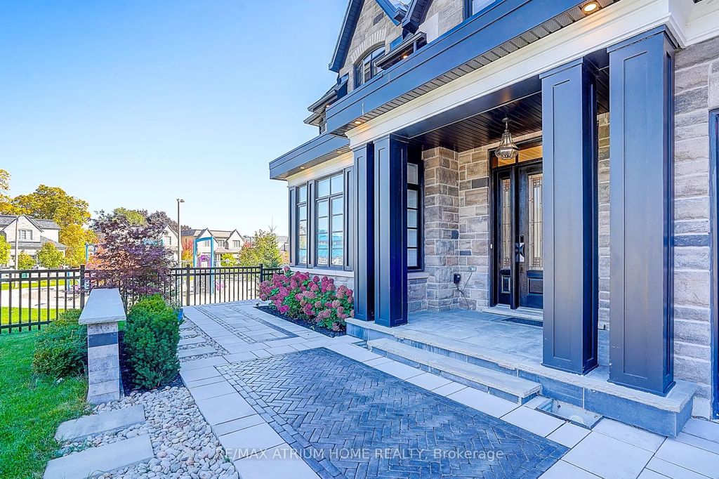246 Nyla Court, Oakville
