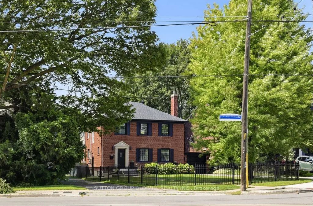 10 Queens Avenue, Toronto W06