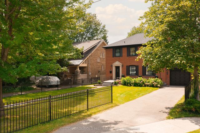 10 Queens Avenue, Toronto W06