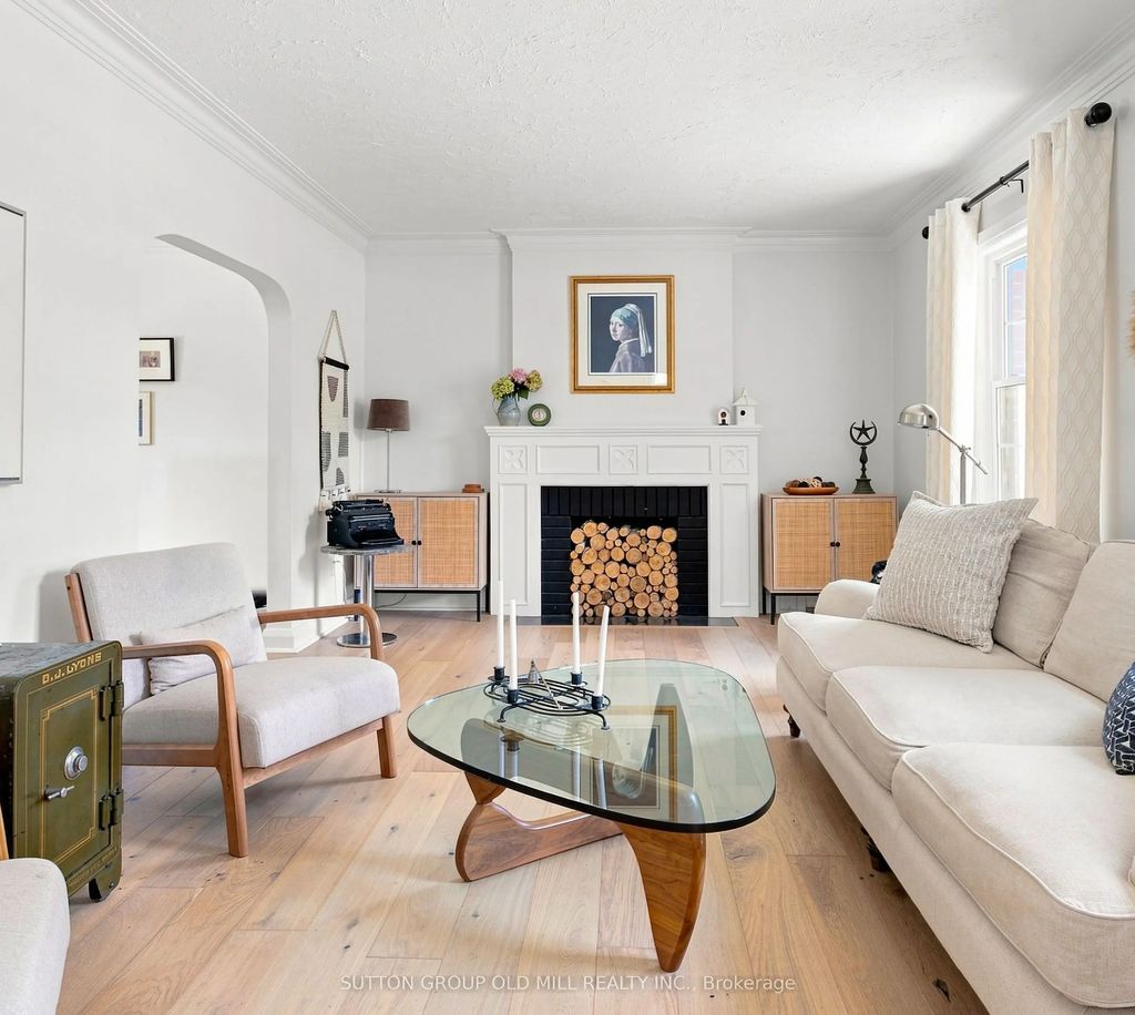 10 Queens Avenue, Toronto W06