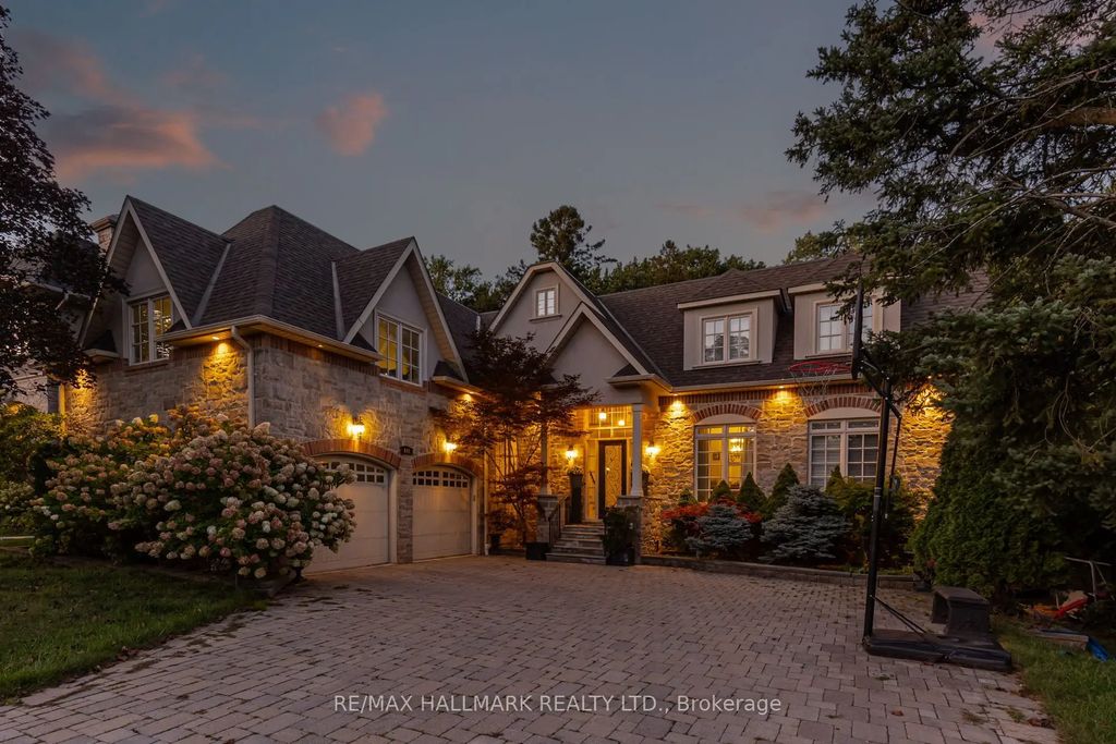 111 Woodhaven Park Drive, Oakville