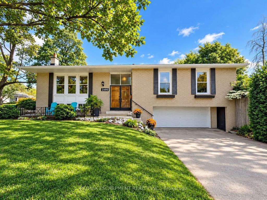 2490 Yarmouth Crescent, Oakville