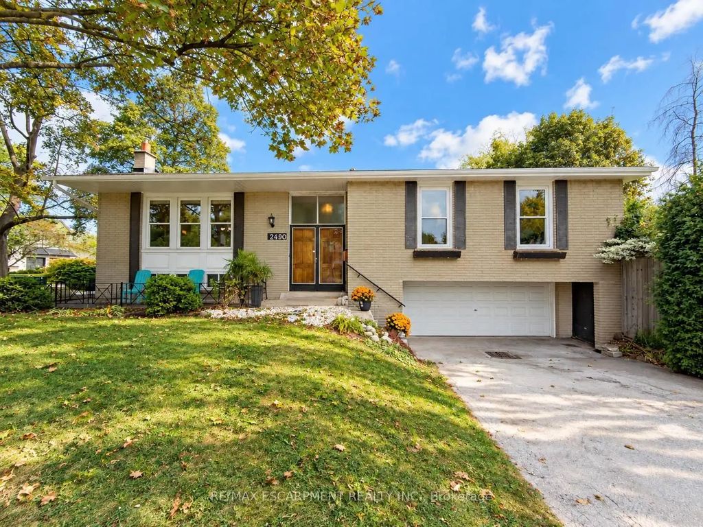 2490 Yarmouth Crescent, Oakville