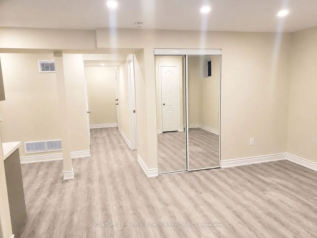 703 Yates Drive 1 (bsmt), Milton
