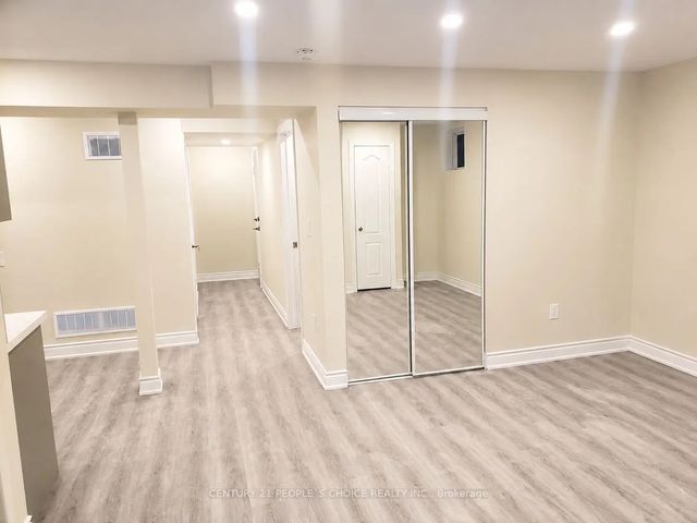 703 Yates Drive 1 (bsmt), Milton