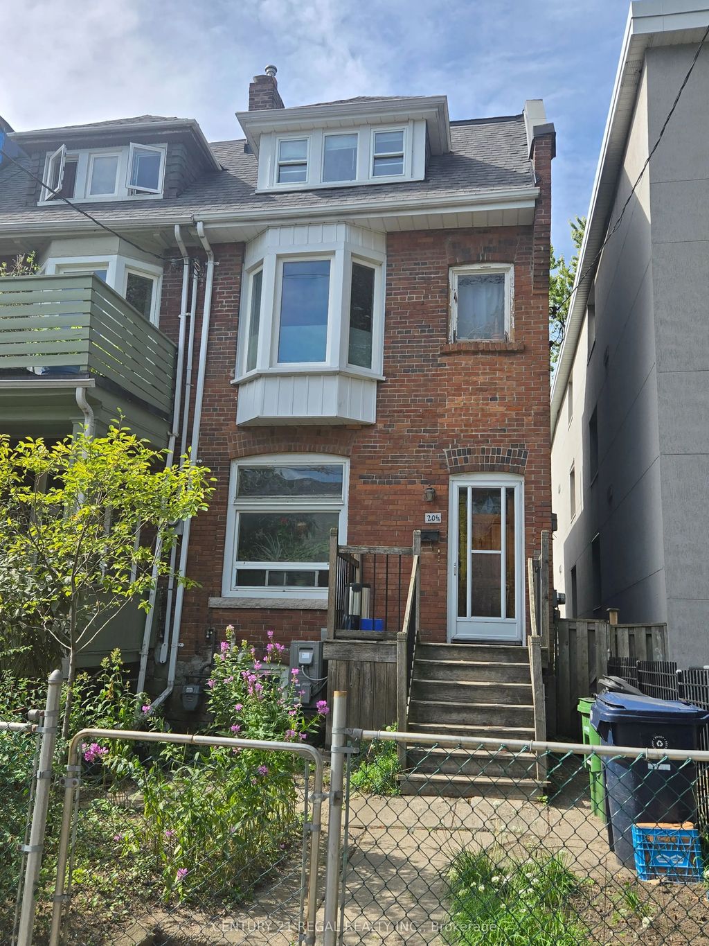 201/2 O'hara Avenue Ne, Toronto W01