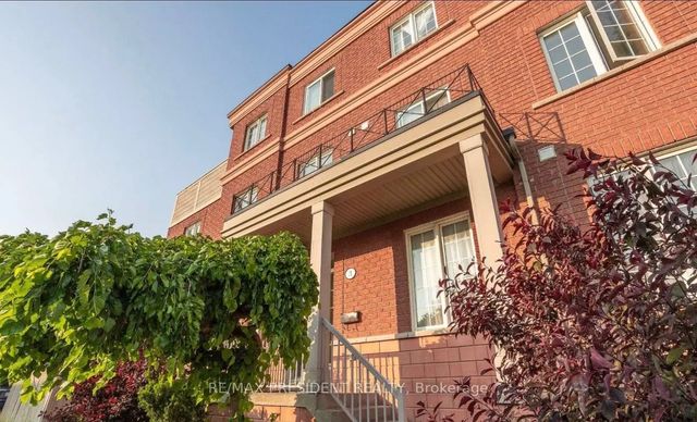 3 Herzberg Gardens, Toronto W05