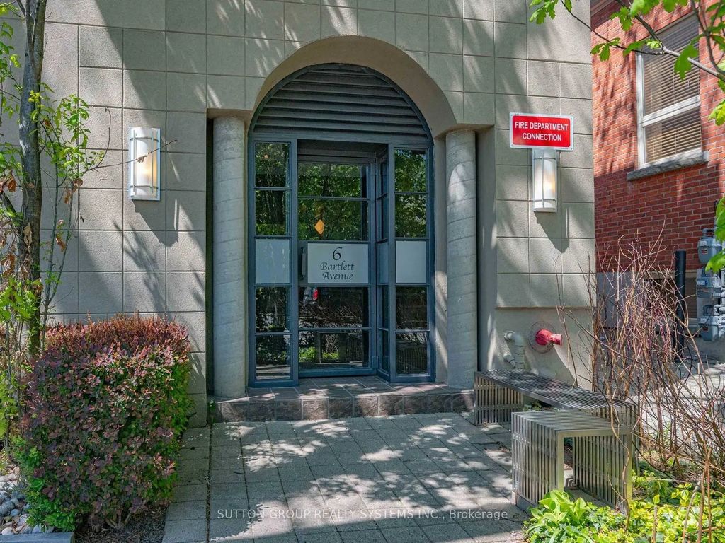 6 Bartlett Avenue W 5, Toronto W02