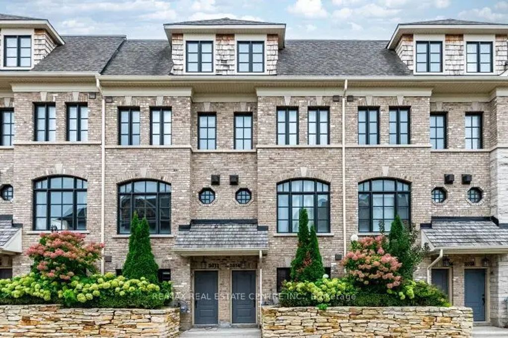 2034 Queensborough Gate, Mississauga