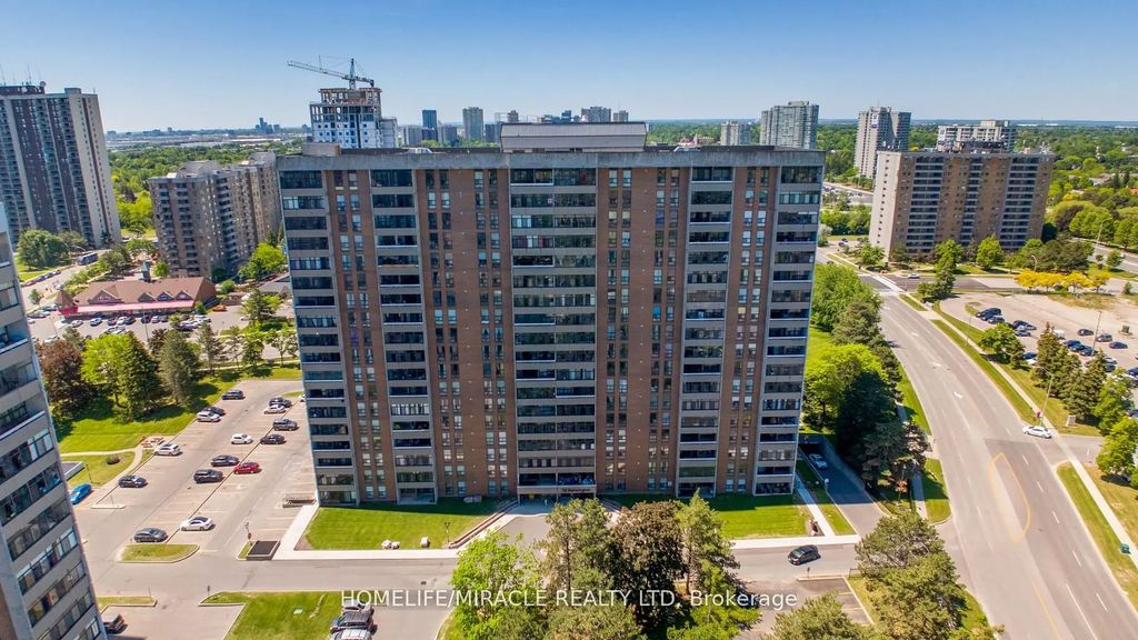15 Kensington Road 907, Brampton