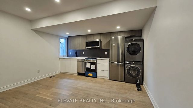 54 Burlington Street, Toronto W06
