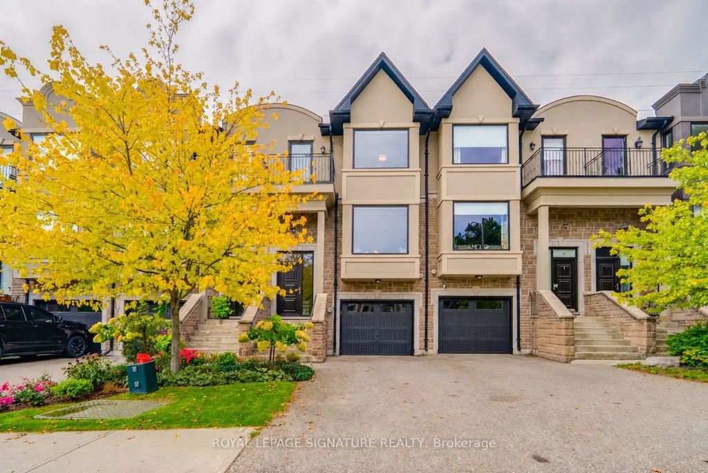 18 Matthew Court, Toronto W08