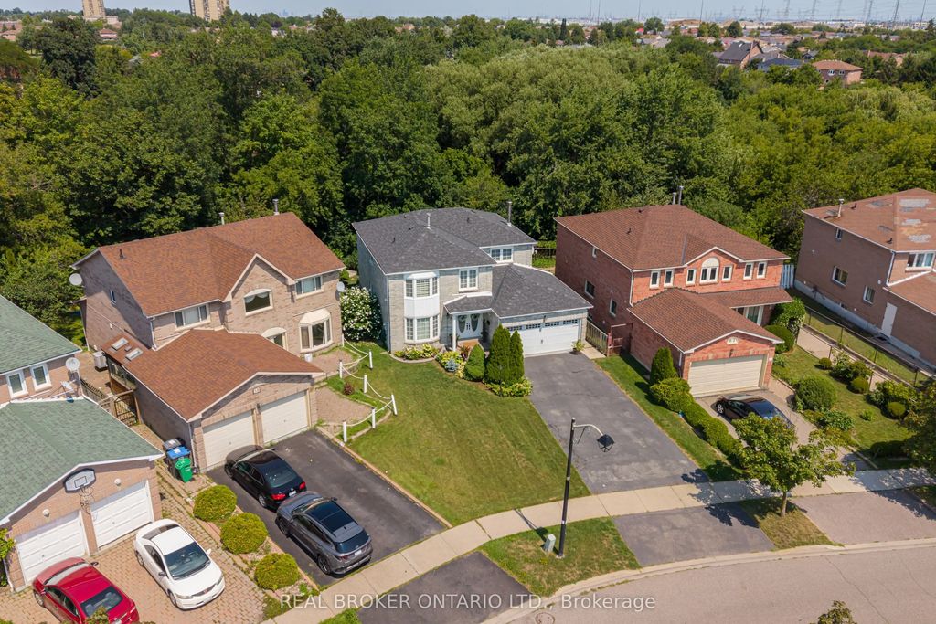 60 Ravenswood Drive, Brampton