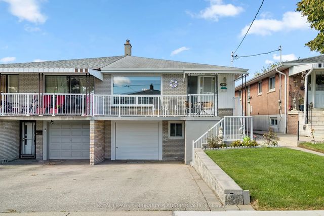 32 Buckland Road, Toronto W05