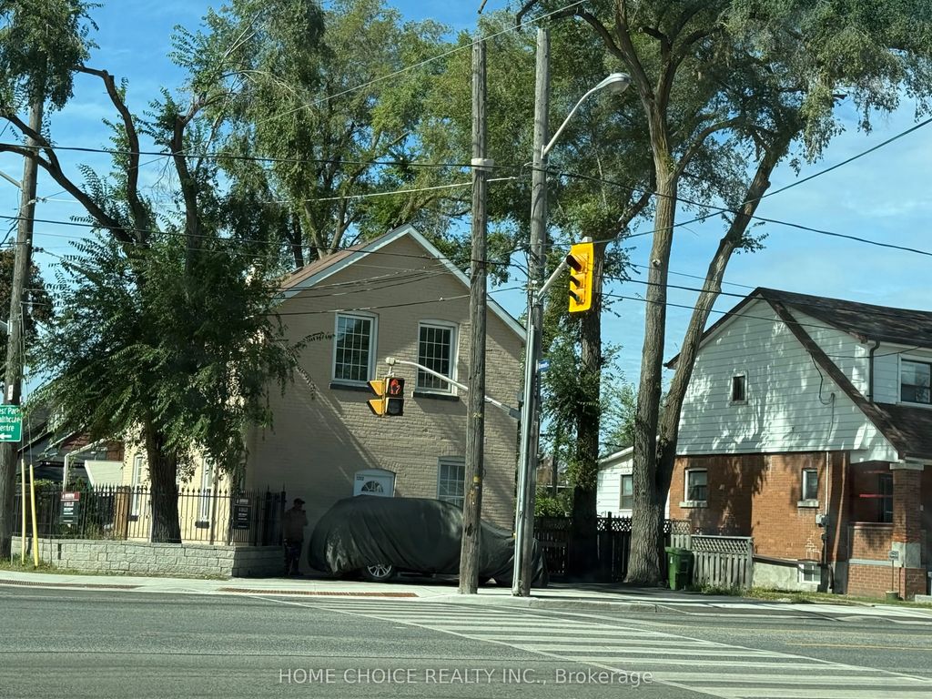 1232 Jane Street, Toronto W04