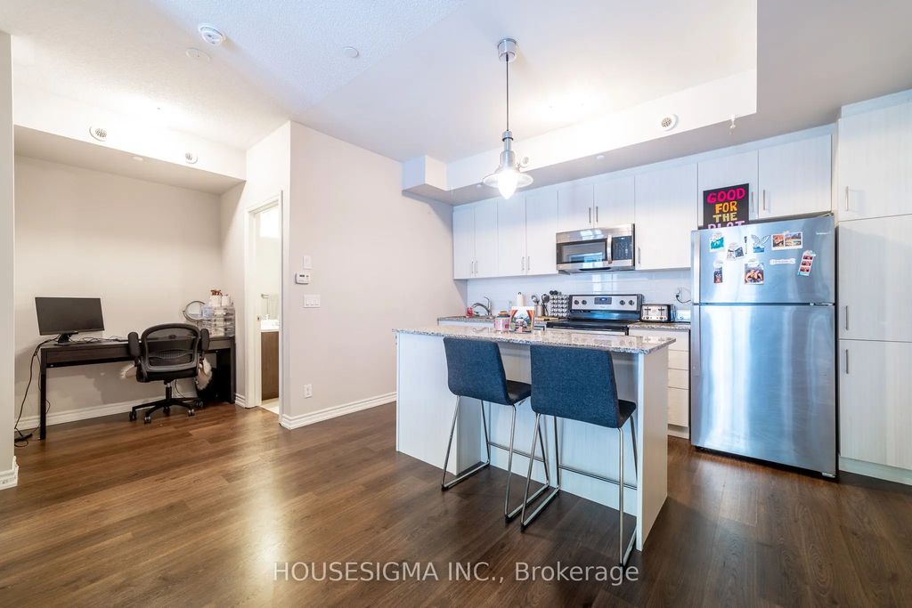140 Long Branch Avenue 23, Toronto W06