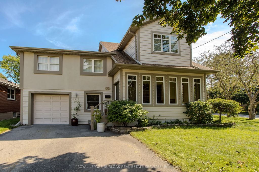 707 Ross Street, Burlington