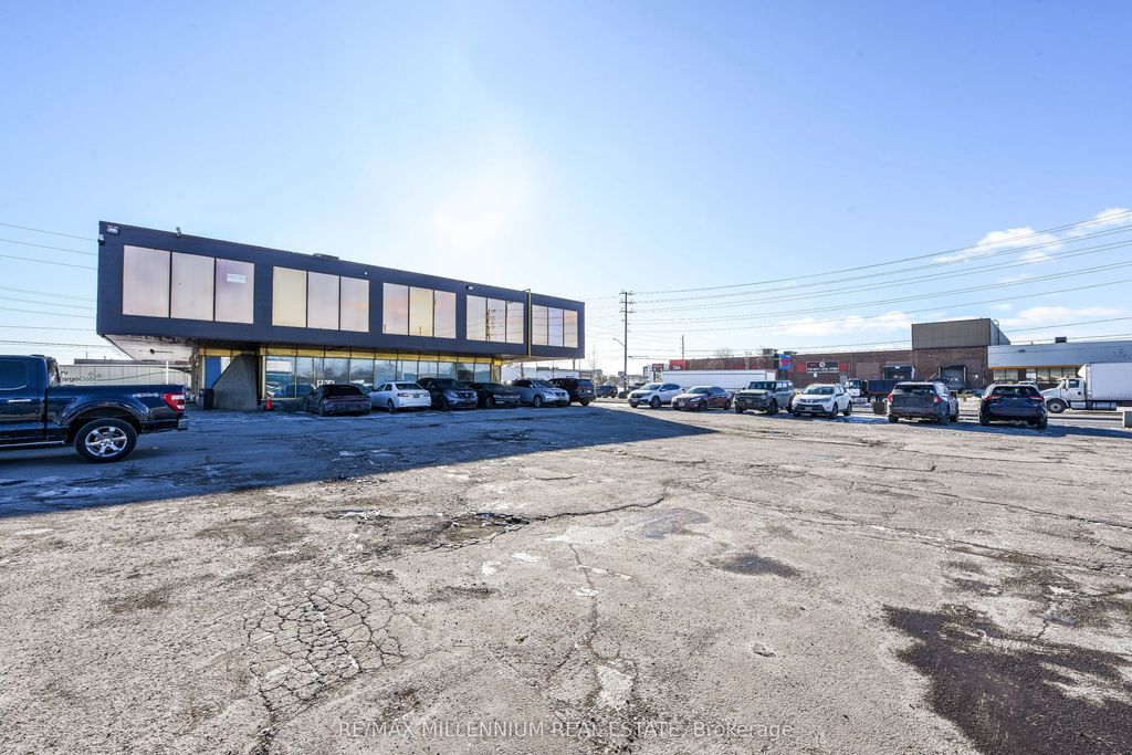 1300 E Steeles Avenue E 107/108, Brampton