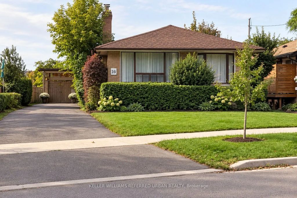 16 Carsbrooke Road, Toronto W08