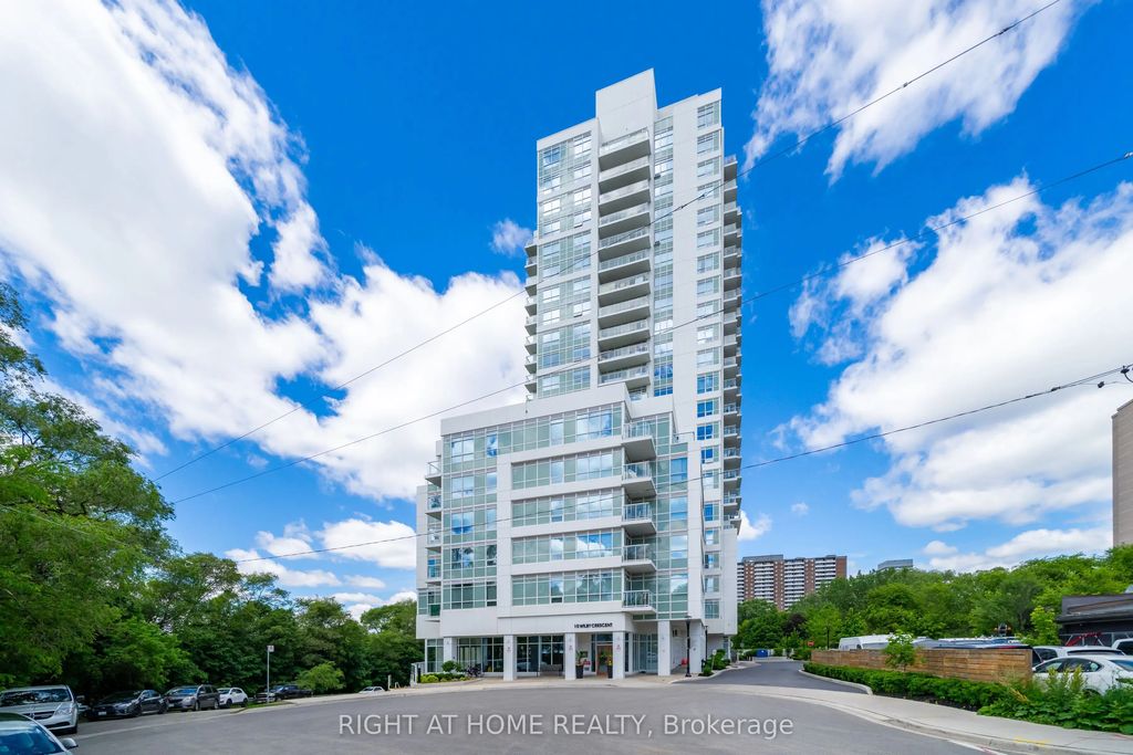 10 Wilby Crescent 807, Toronto W04