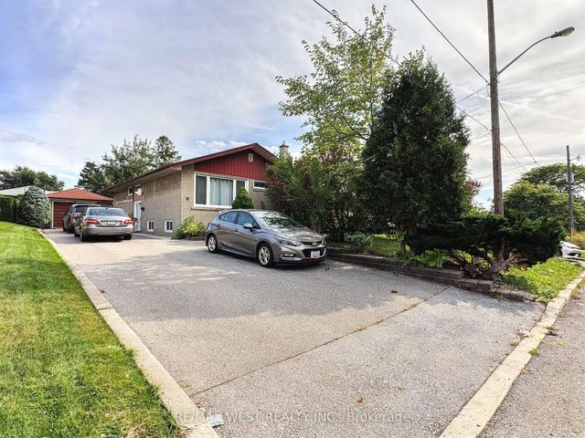 31 Valencia Crescent Lower Level, Toronto W04