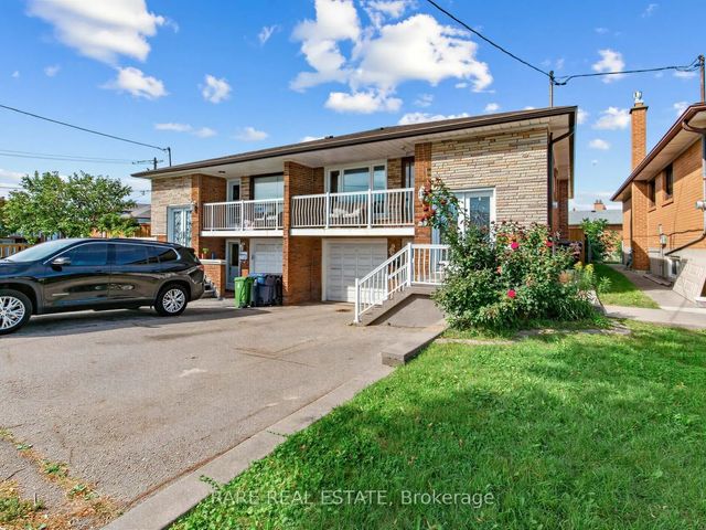 4 Hisey [basement] Crescent, Toronto W05