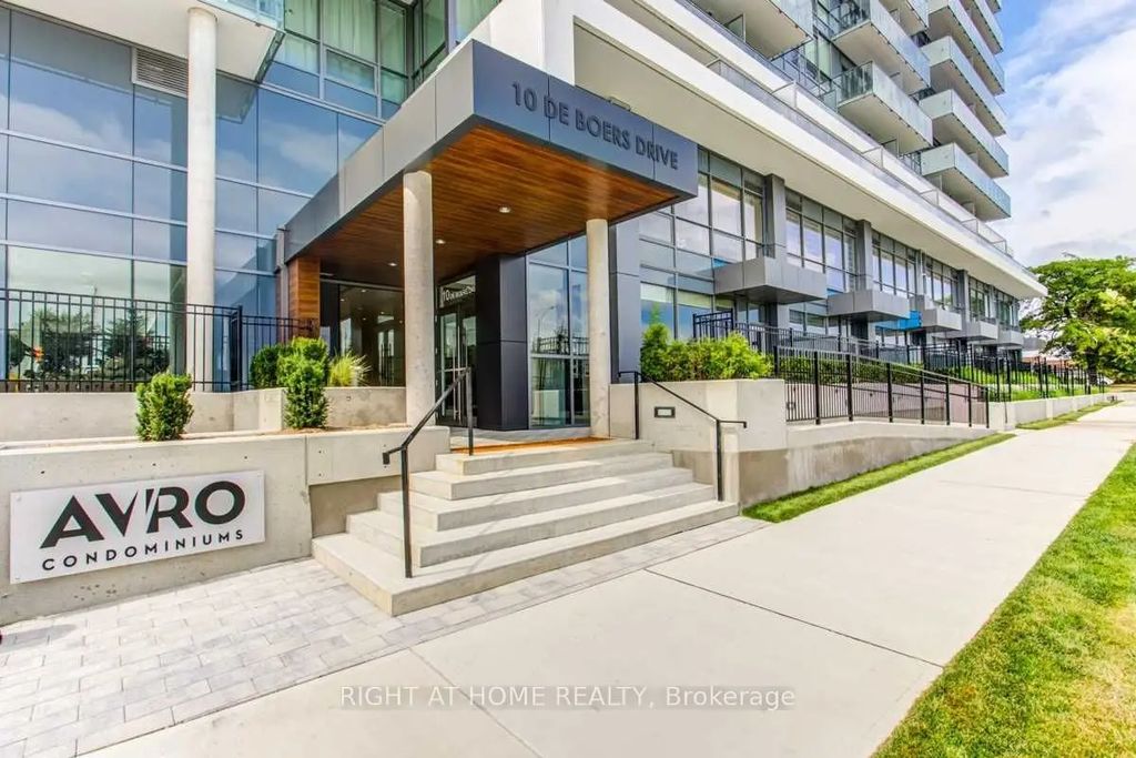 10 De Boers Drive 403, Toronto W05