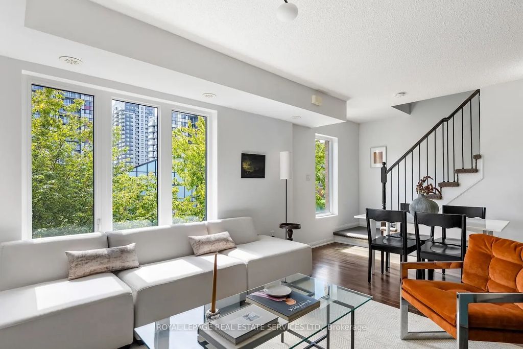 7 Foundry Avenue 227, Toronto W02