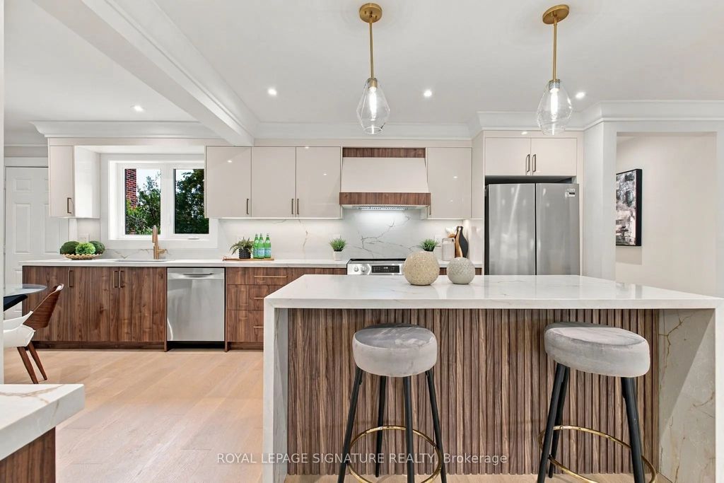 11 Brook Tree Crescent, Toronto W09