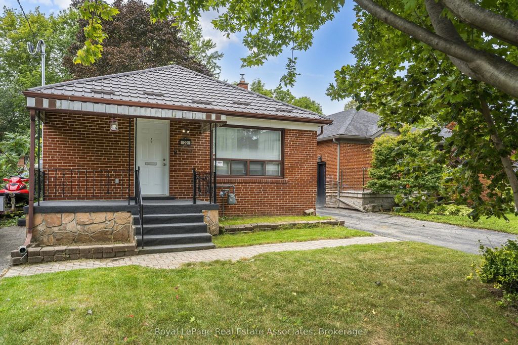 22 Maple Avenue N, Mississauga