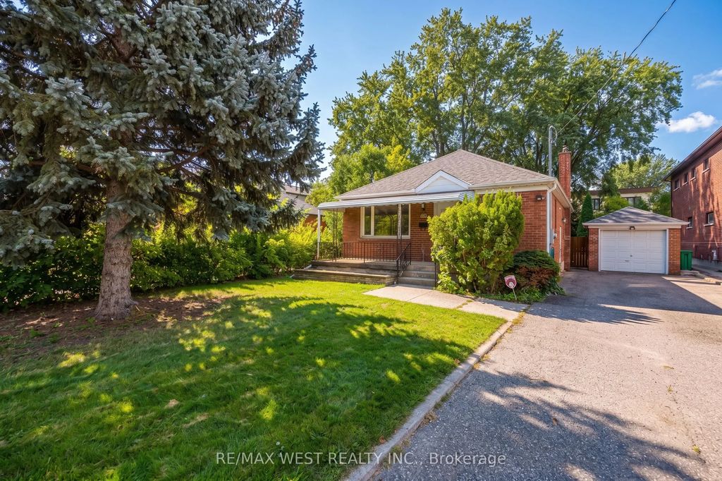 32 Pine Avenue N, Mississauga