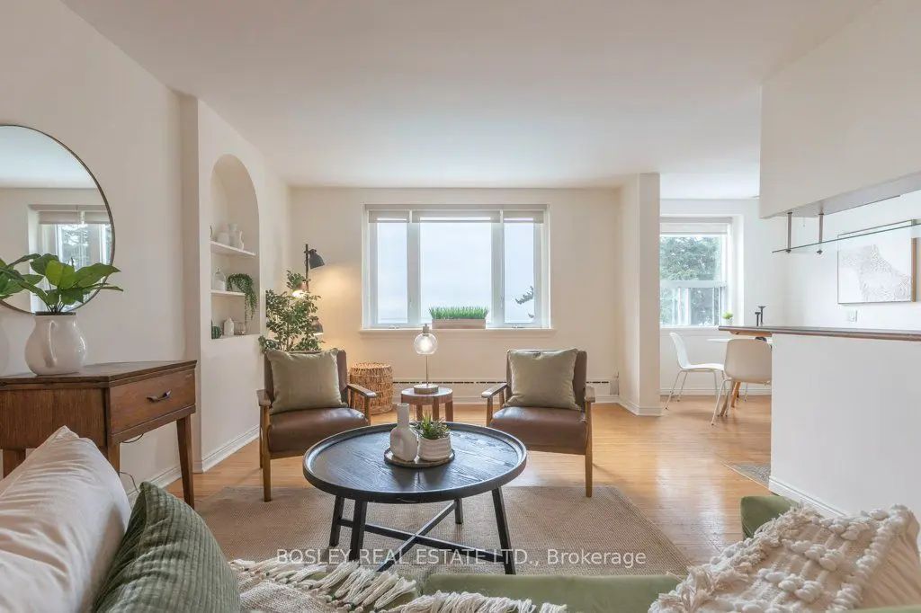 2693 Lakeshore Boulevard W 1, Toronto W06