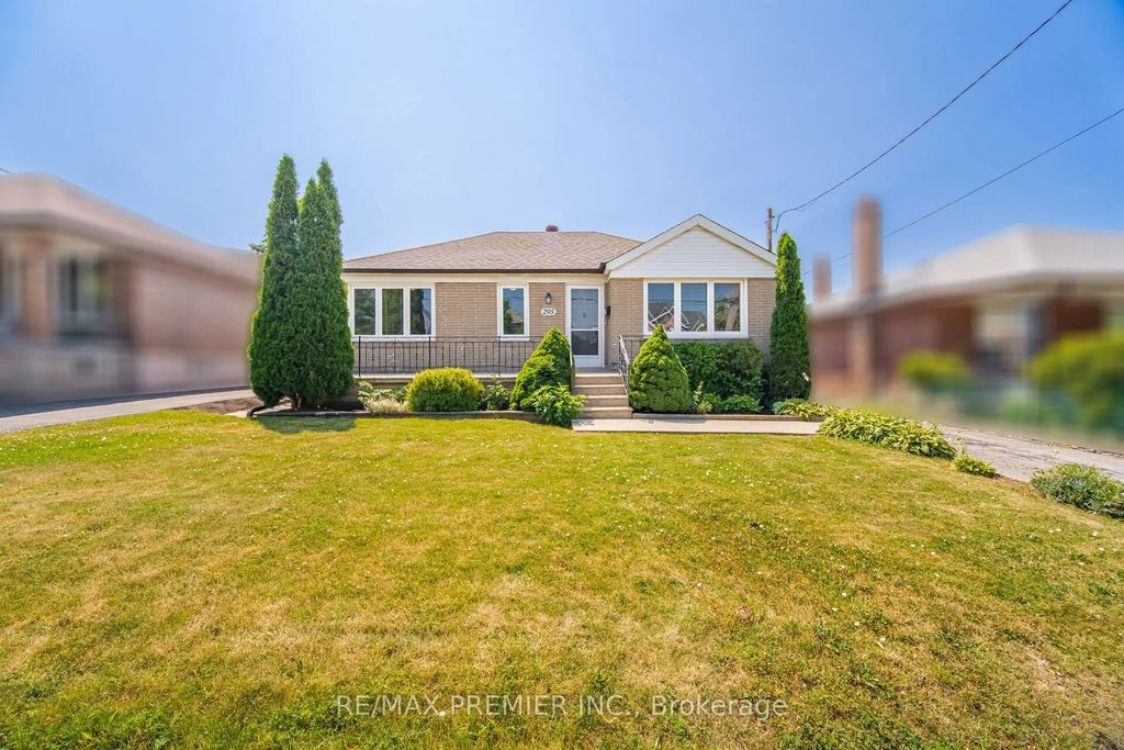 295 Falstaff Avenue, Toronto W04