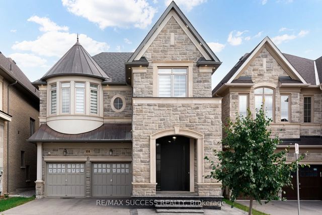 62 Threshing Mill Boulevard, Oakville