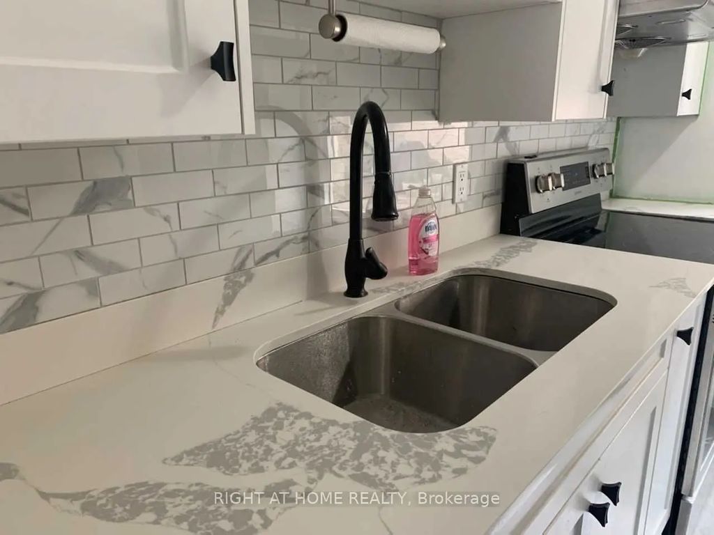 16 Rexdale Boulevard 30, Toronto W10
