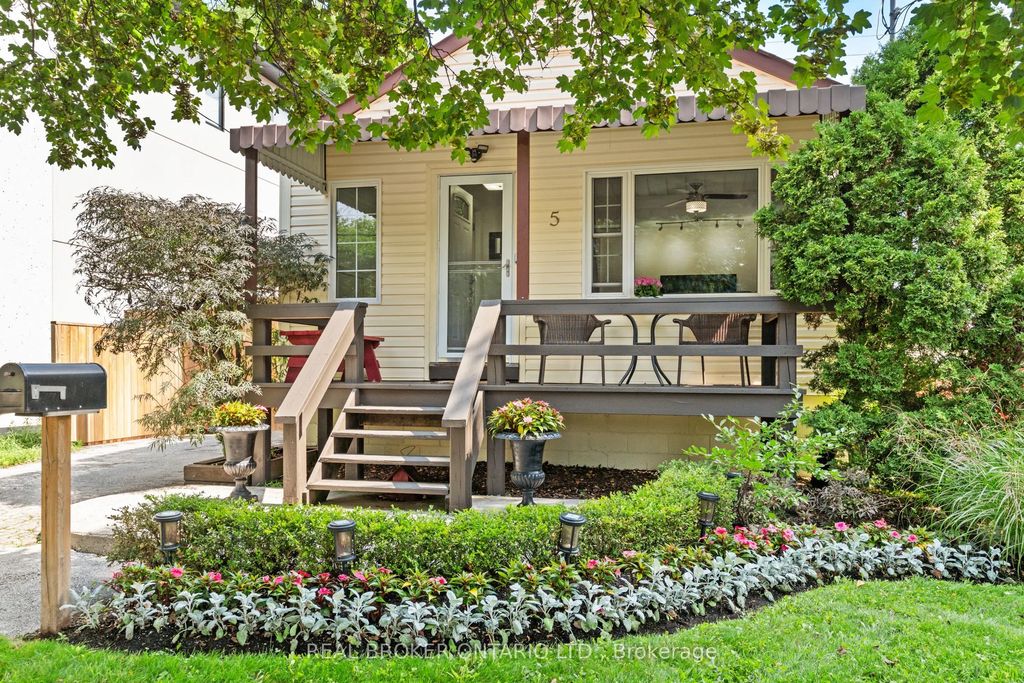 5 Acorn Avenue, Toronto W08
