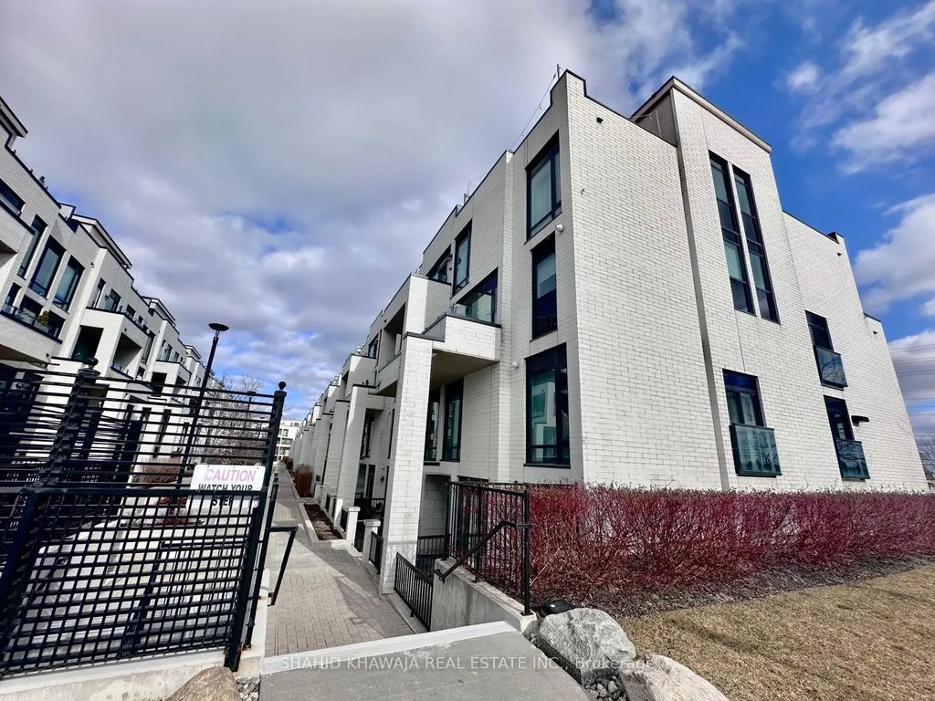 138 Widdicombe Hill Boulevard 723, Toronto W09