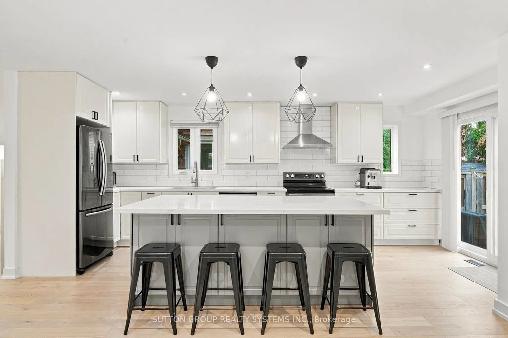 2250 Munn's Avenue, Oakville