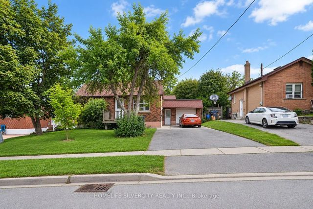 30 Woodward Avenue, Brampton
