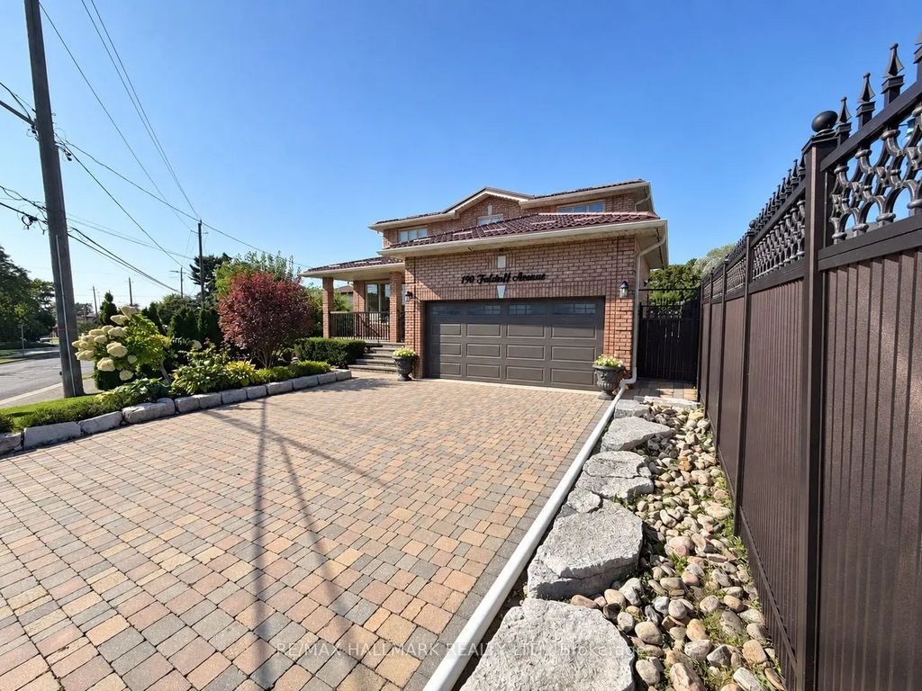 190 Falstaff Avenue Bsmt, Toronto W04