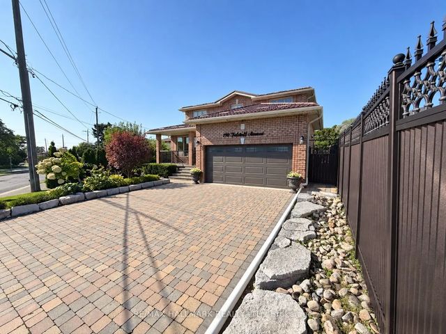 190 Falstaff Avenue Bsmt, Toronto W04