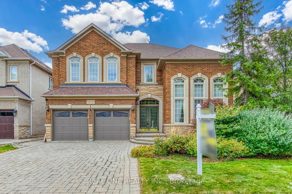 1206 Lindenrock Drive, Oakville