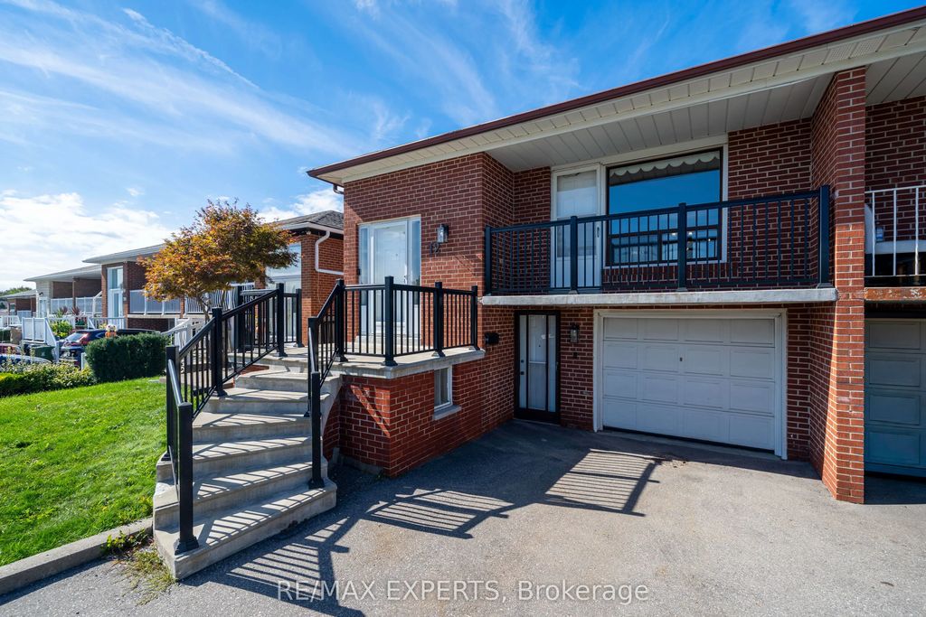 12 Paradelle Crescent, Toronto W05