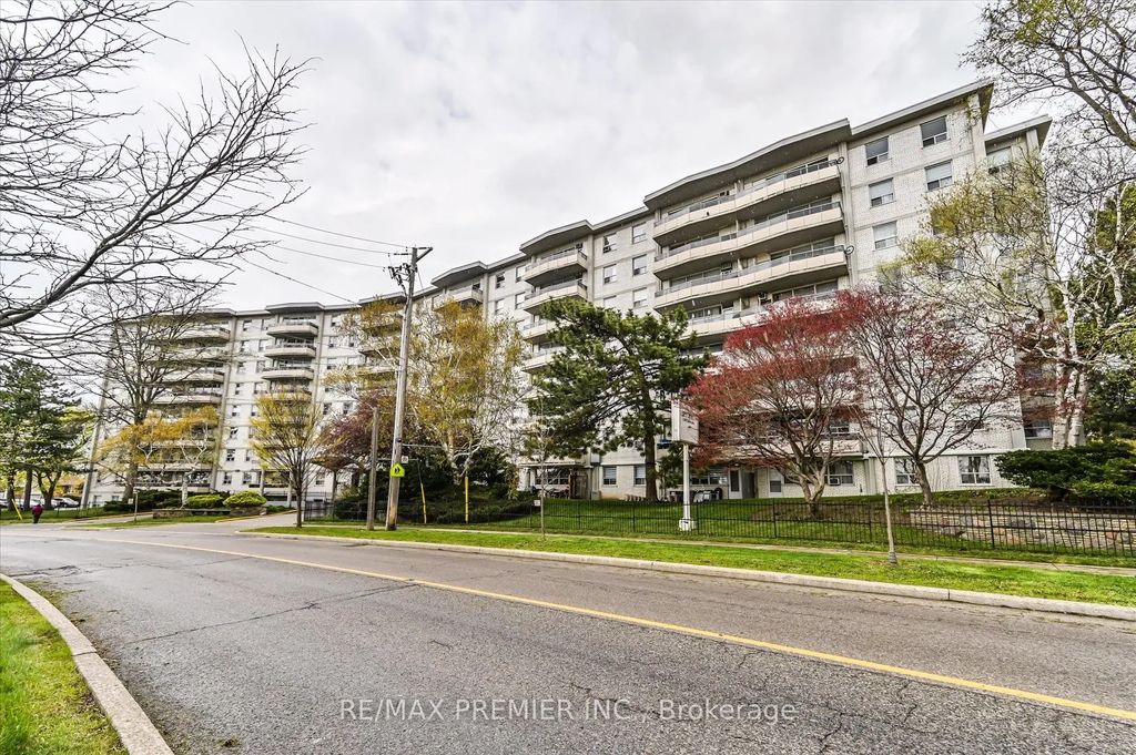 80 Grandravine Drive 716, Toronto W05