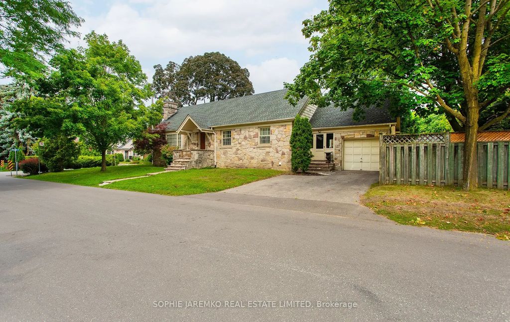 85 Brentwood Road S, Toronto W07